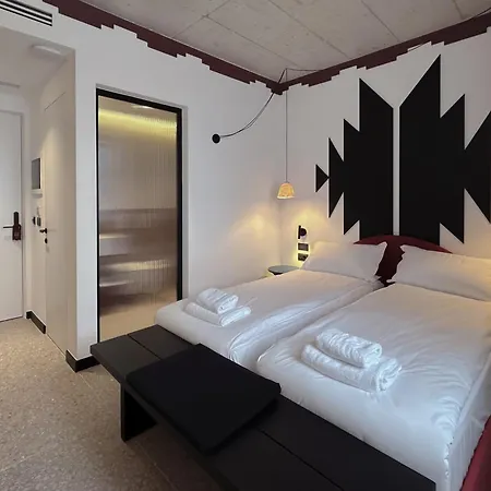 Bazaar Center Hotel Tirana