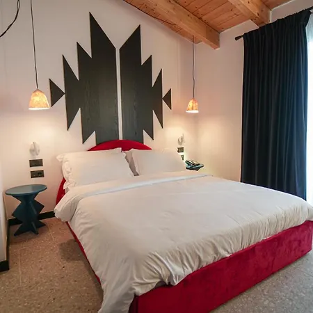 Hotel Bazaar Center Tirana