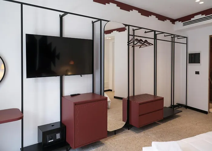Bazaar Center Otel Tiran