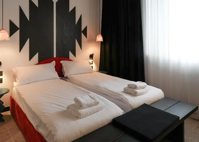 Otel Bazaar Center 4*